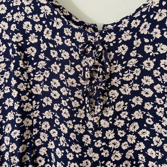 Express Vintage Floral Romper - Picture 3 of 5